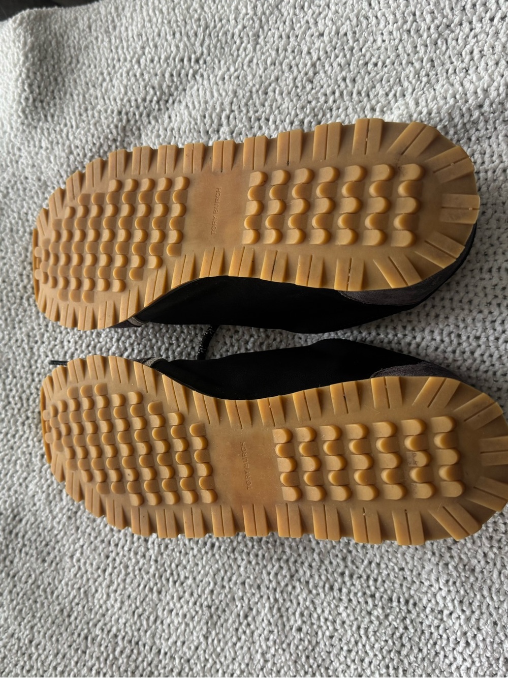 TORY BURCH
ANNIE NYLON RUNNER/ NAT SUEDE / NAPPA LEATHER